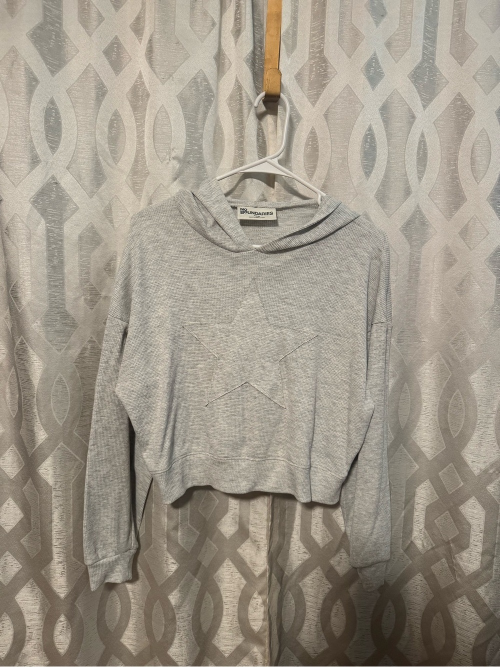 No Boundaries Light Gray Star Cropped Crewneck Sweater